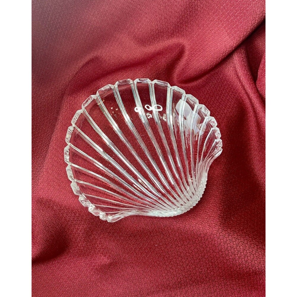 7" Mikasa Shell Shaped Glass Bowl